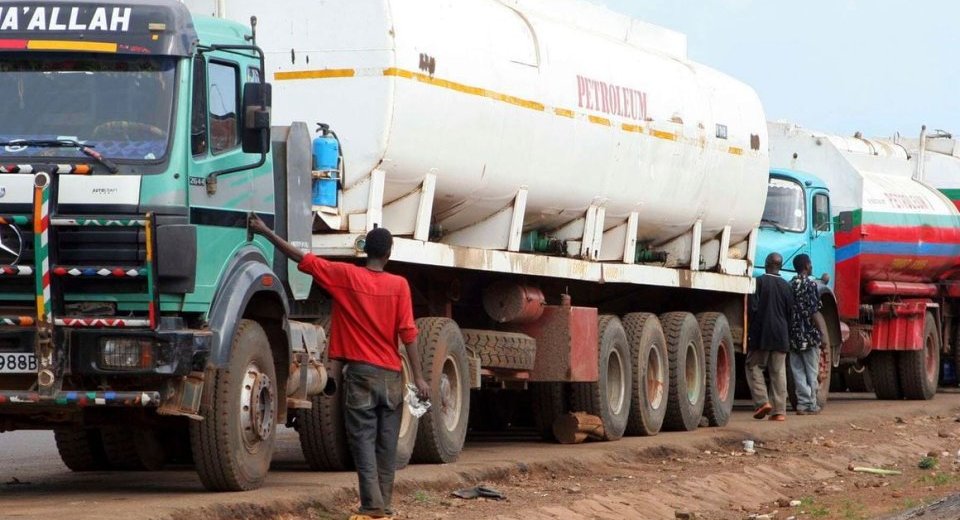 Uganda says it is in talks to import all its oil via Tanzania 